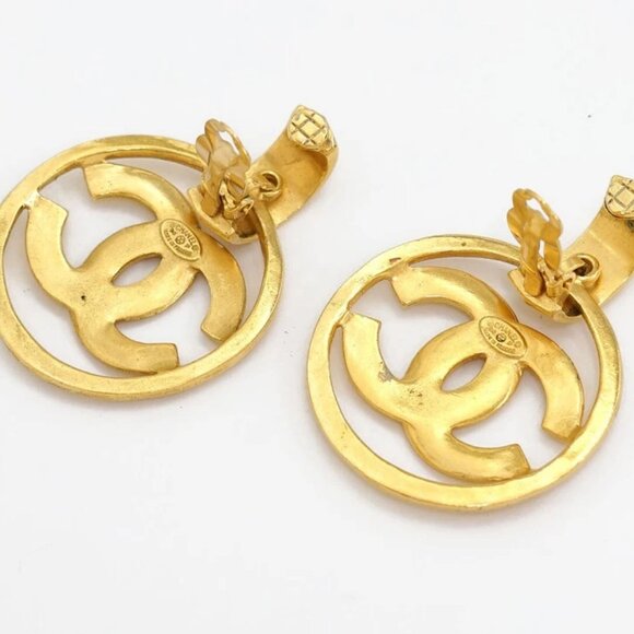 CHANEL Turnlock Turn lock Round Dangle Earrings Gold Tone 96P Auth w/Box p1127-1 - Picture 3 of 6